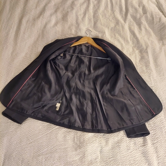 Women’s Ann Taylor 3 button Professional Black Blazer, size 2 - Picture 6 of 8